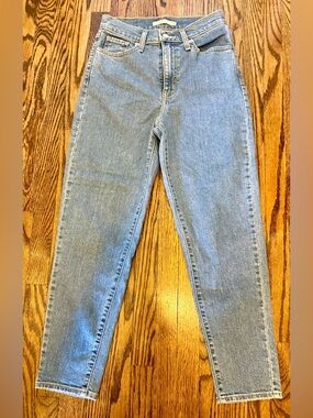 Levi’s High Rise Taper (Blue, 26)